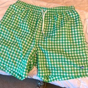 Southern Tide Kelly green checked M bathing suit. Barely worn.- Smoke free home